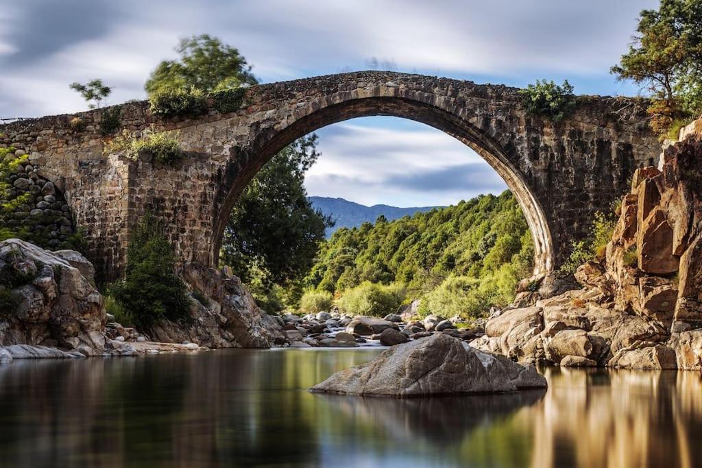 Casa Rural En Candeleda Con Piscina Y Un Maravilloso Jardin المظهر الخارجي الصورة