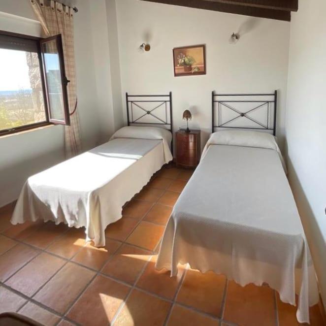 Casa Rural En Candeleda Con Piscina Y Un Maravilloso Jardin المظهر الخارجي الصورة
