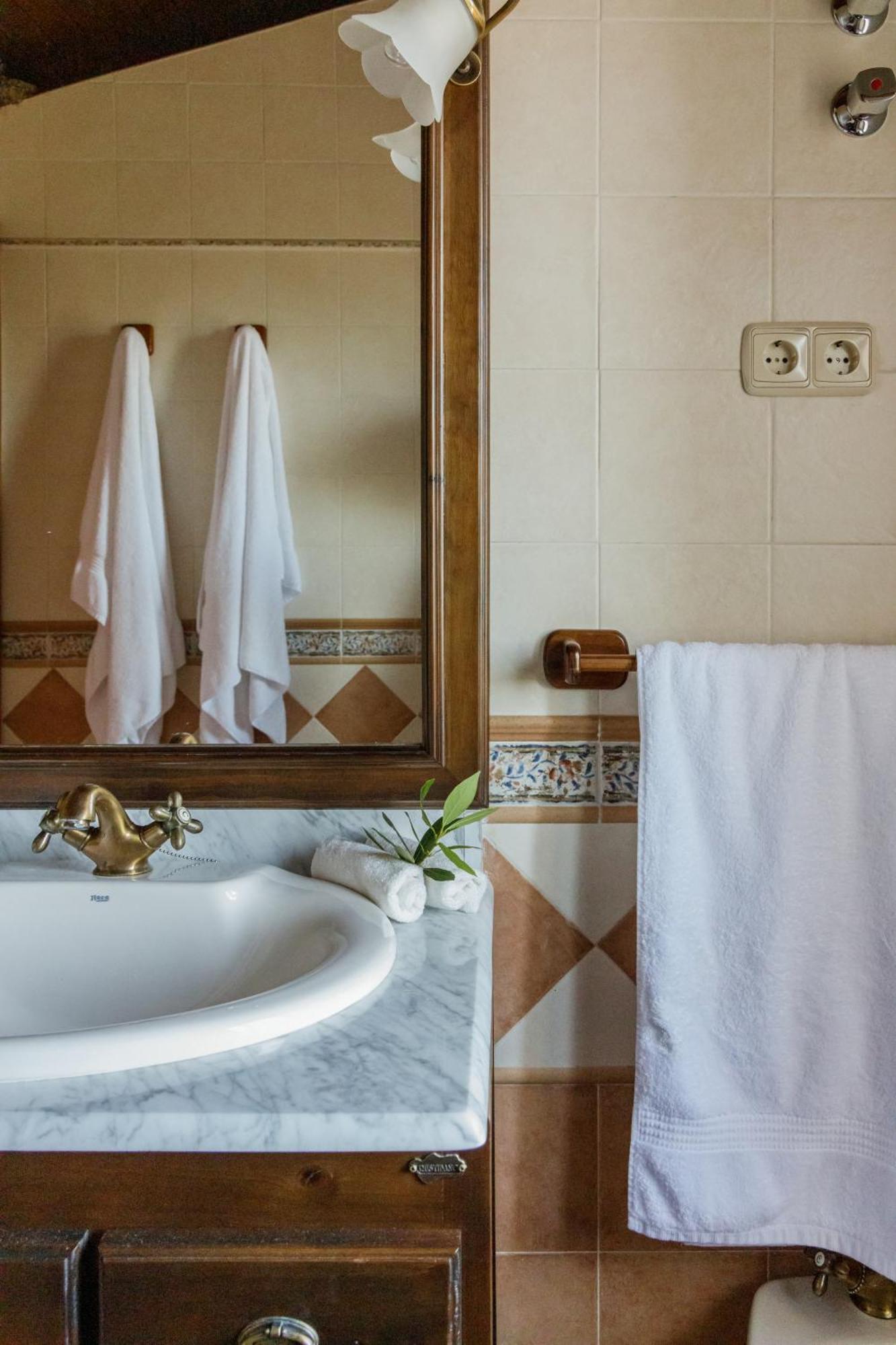 Casa Rural En Candeleda Con Piscina Y Un Maravilloso Jardin المظهر الخارجي الصورة