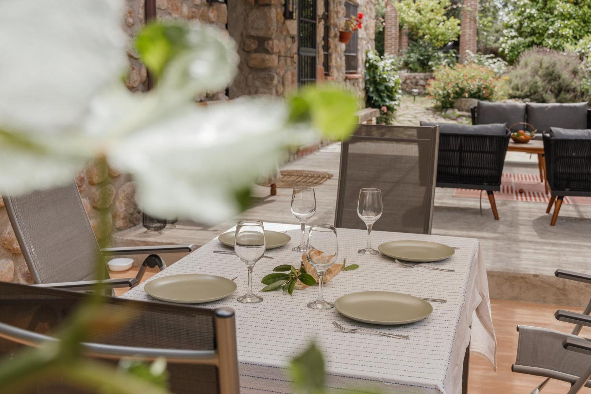 Casa Rural En Candeleda Con Piscina Y Un Maravilloso Jardin المظهر الخارجي الصورة