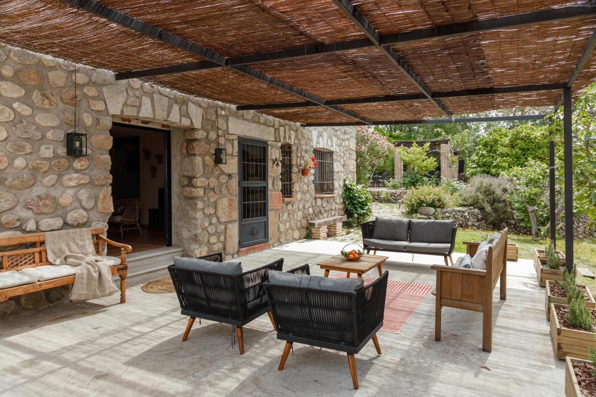 Casa Rural En Candeleda Con Piscina Y Un Maravilloso Jardin المظهر الخارجي الصورة